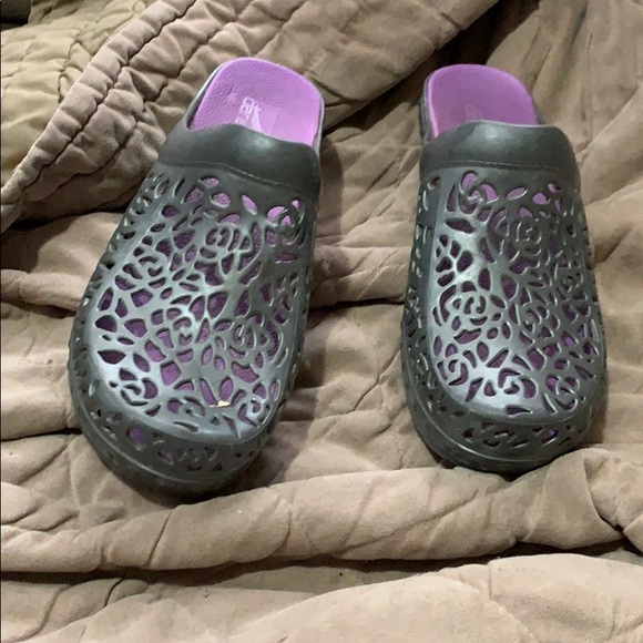 Silver Dansko clogs - Picture 1 of 3